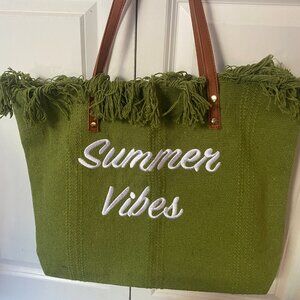 NWT CHARTRUESE  SUMMER VIBES BEACH BAG TOTE